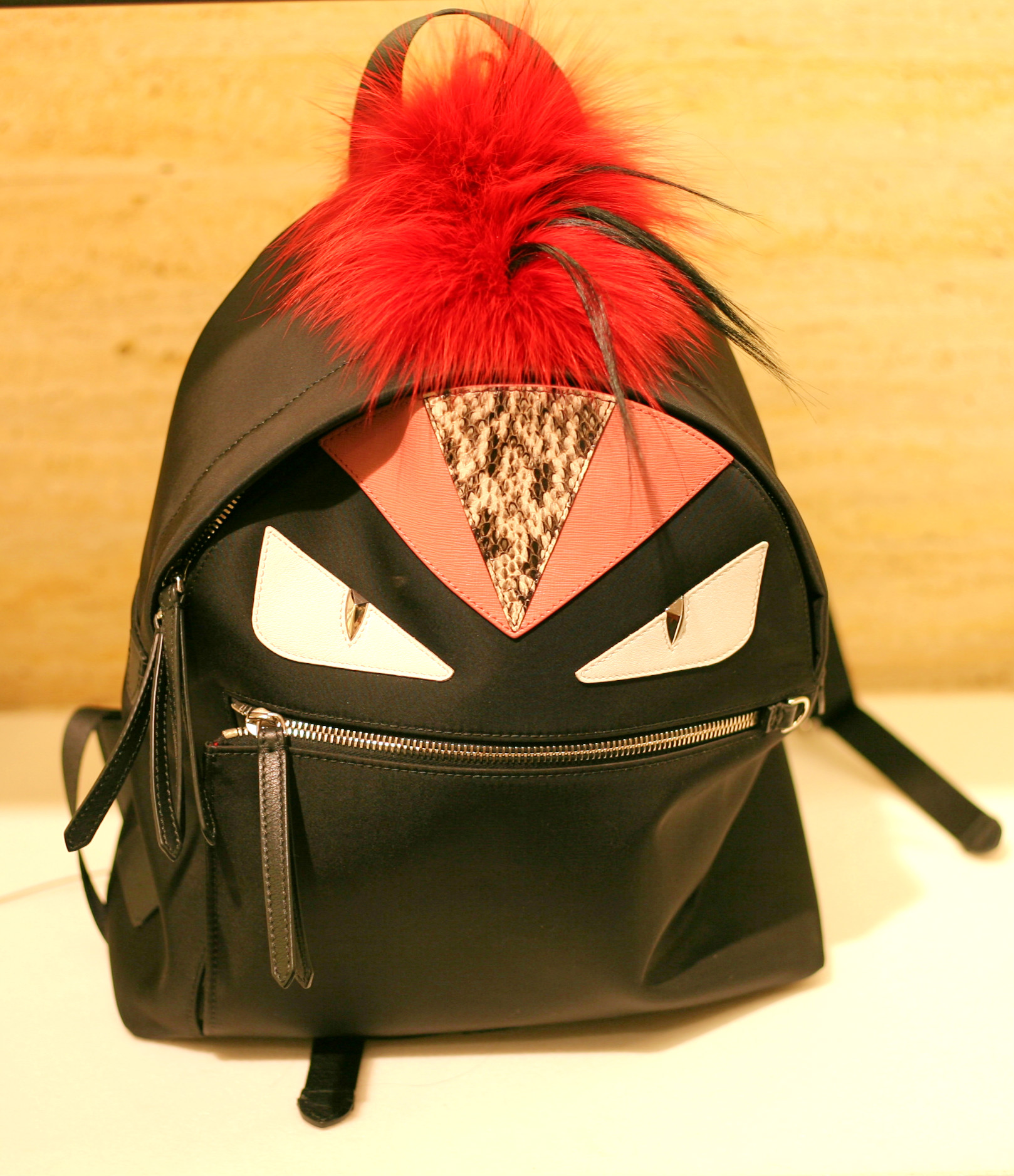 mochila-fendi-monster