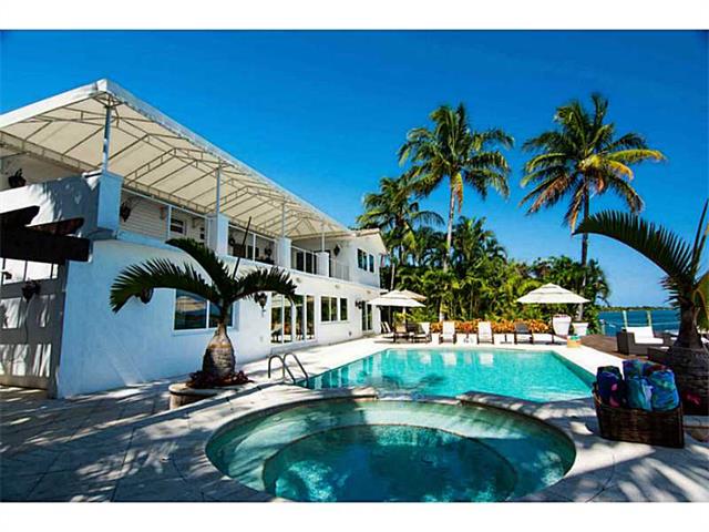 Linda casa em Miami na Biscayne Boulevard, condomínio Keystone Point